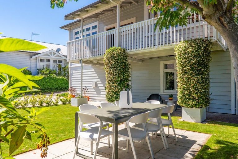 Photo of property in 23 Cameron Road, Bluff Hill, Napier, 4110