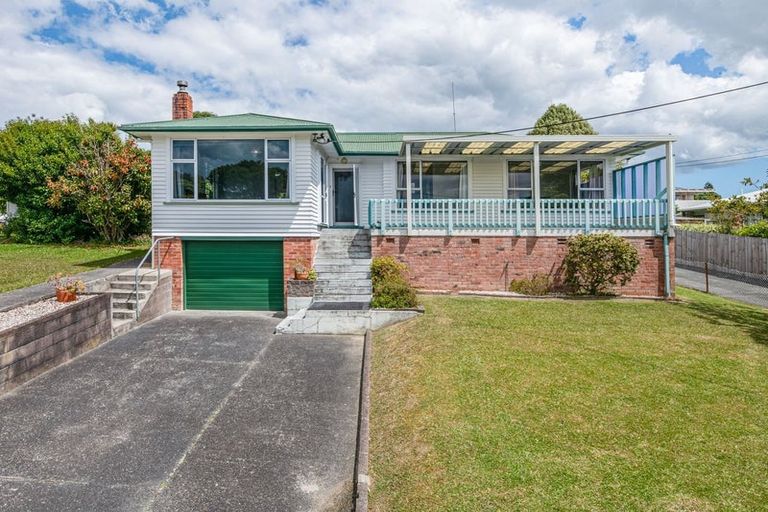 Photo of property in 4 Christina Avenue, Te Atatu South, Auckland, 0602