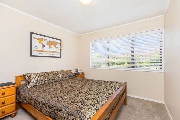 Photo of property in 13 Framalda Place, Conifer Grove, Takanini, 2112