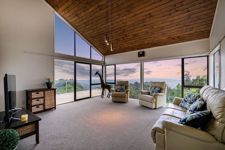 Photo of property in 922 West Coast Road, Waiatarua, Auckland, 0604