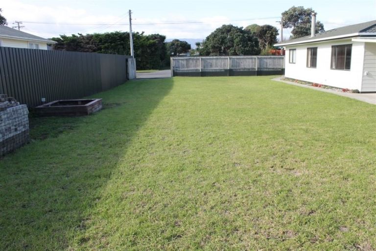 Photo of property in 79 Moana Street, Otaki Beach, Otaki, 5512