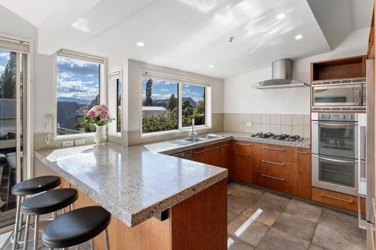 Photo of property in 11 Morrows Mead, Wanaka, 9305