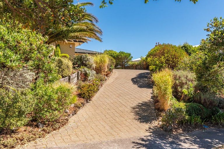 Photo of property in 174 Weggery Drive, Waikanae Beach, Waikanae, 5036