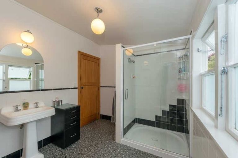 Photo of property in 1 Jellicoe Drive, Hamilton East, Hamilton, 3216