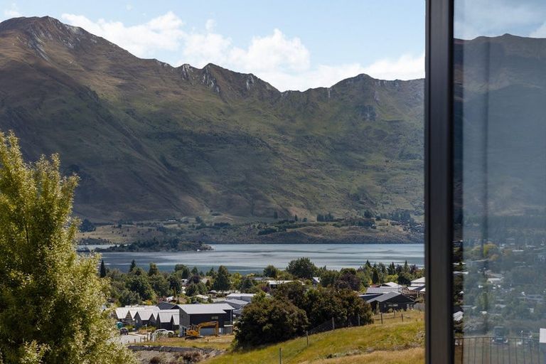 Photo of property in 13 Akitu Rise, Wanaka, 9305