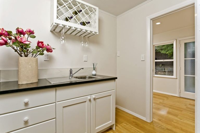 Photo of property in 1/221 Lake Road, Belmont, Auckland, 0622