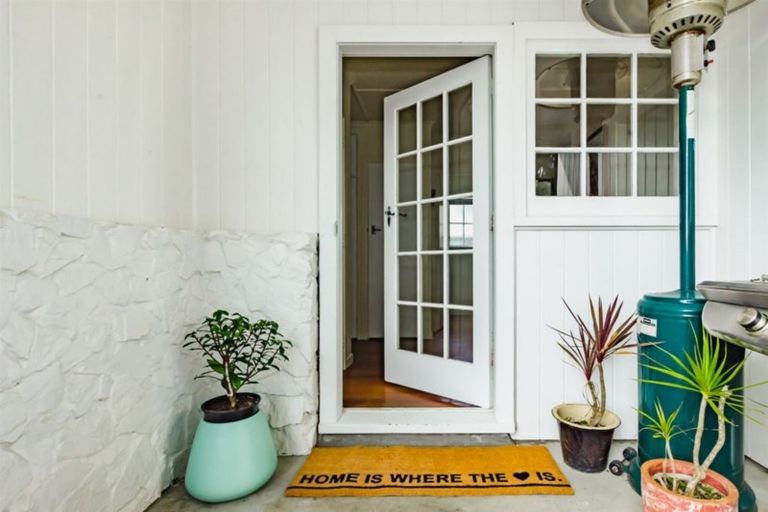 Photo of property in 1 Ruru Street, Waikanae, 5036