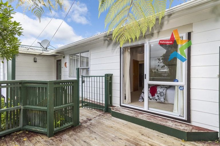 Photo of property in 18 Salford Street, Newlands, Wellington, 6037