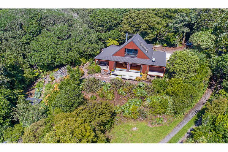 Photo of property in 2409 Awhitu Road, Awhitu, Waiuku, 2684
