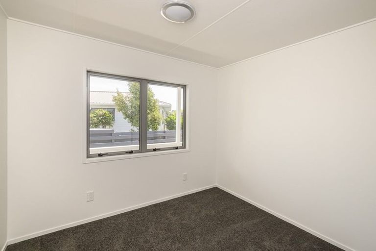 Photo of property in 76 Queens Road, Waikanae Beach, Waikanae, 5036