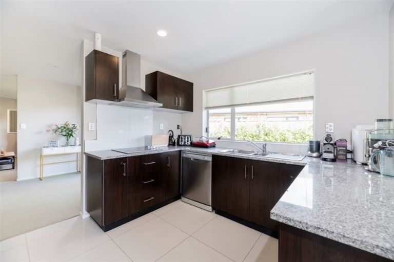 Photo of property in 8 Riverglade Parkway, Te Atatu South, Auckland, 0610