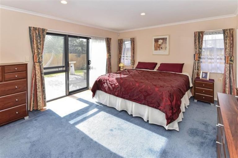 Photo of property in 23 Pitt Avenue, Clendon Park, Auckland, 2103