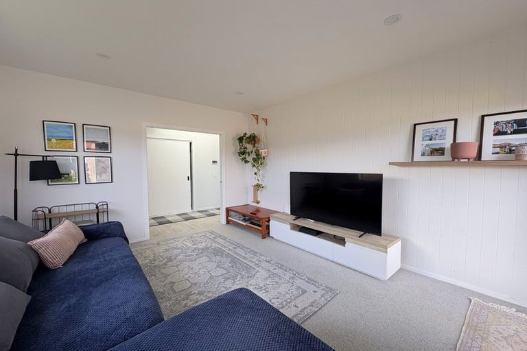 Photo of property in 37 Boeing Way, Newlands, Wellington, 6037