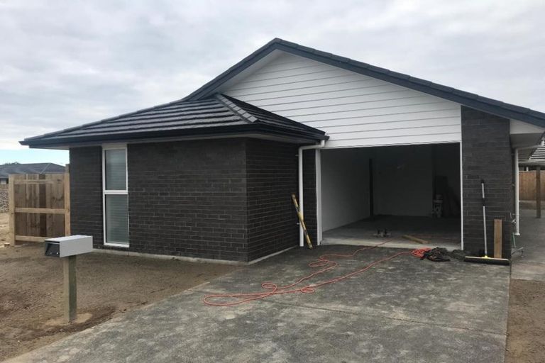 Photo of property in 27 Pohe Street, Waikanae, 5036