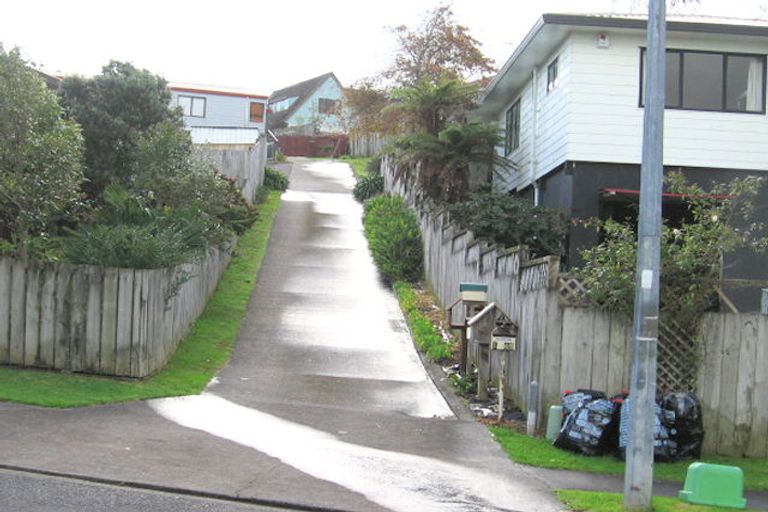 Photo of property in 2/46 Sandgate Avenue, Botany Downs, Auckland, 2010