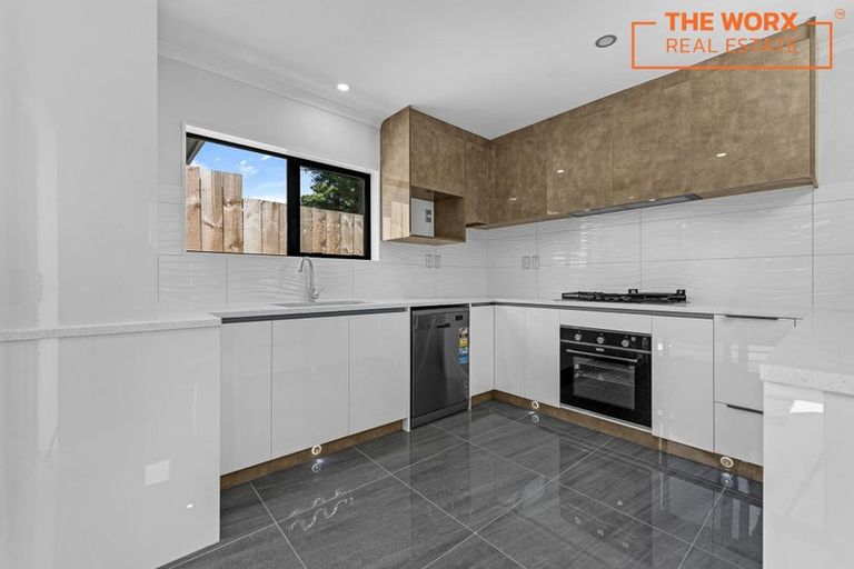 Photo of property in 12a Mcleod Road, Weymouth, Auckland, 2103