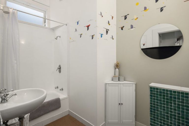 Photo of property in 8 Glen Road, Kelburn, Wellington, 6012