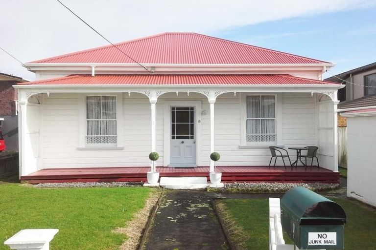 Photo of property in 8 Cutfield Road, New Plymouth, 4310