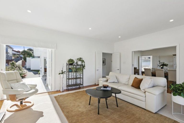 Photo of property in 8 Bristow Place, Karori, Wellington, 6012