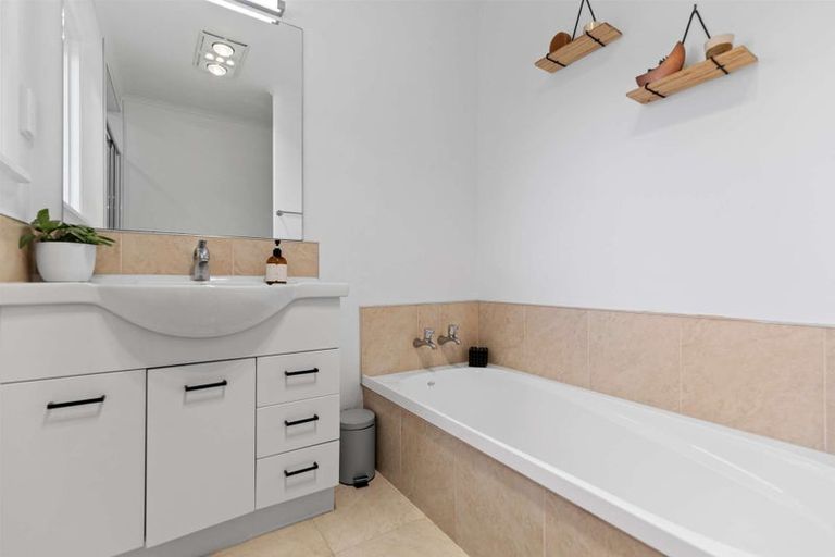 Photo of property in 10 Coronation Avenue, Pukekohe, 2120