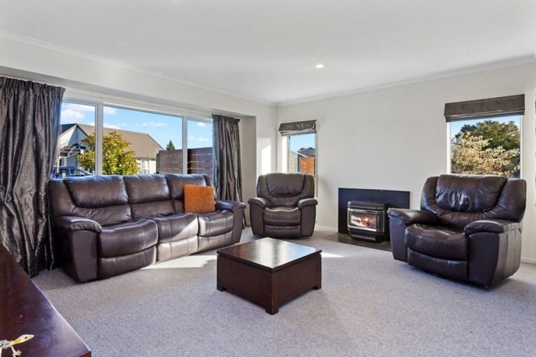 Photo of property in 12 Yellowlees Drive, Kaiapoi, 7630