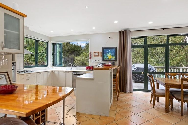 Photo of property in 6 David Beattie Place, Chatswood, Auckland, 0626