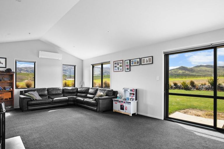Photo of property in 27 Lapins Way, Waikerikeri, Alexandra, 9391