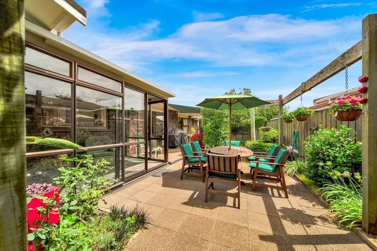 Photo of property in 19 John Guthrie Place, Merrilands, New Plymouth, 4312