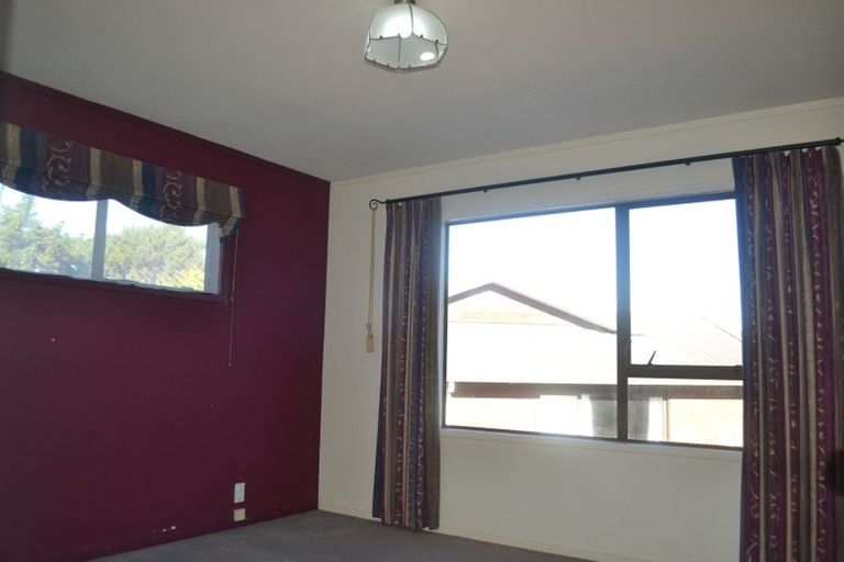 Photo of property in 1/52 Guadeloupe Crescent, Grenada Village, Wellington, 6037