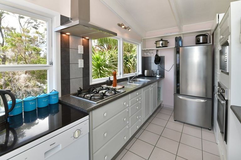 Photo of property in 21 Elliston Crescent, Stanmore Bay, Whangaparaoa, 0932