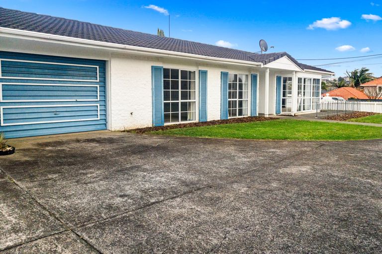 Photo of property in 1/5 Napoleon Avenue, Milford, Auckland, 0620