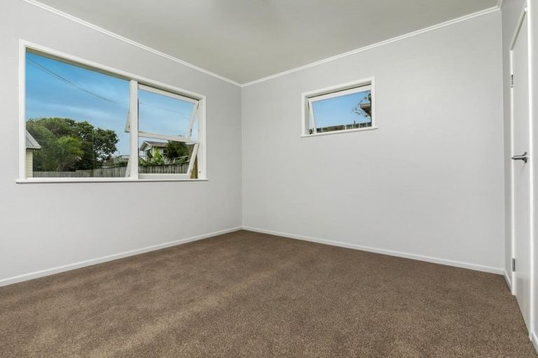 Photo of property in 1/28 Fairclough Road, Beach Haven, Auckland, 0626
