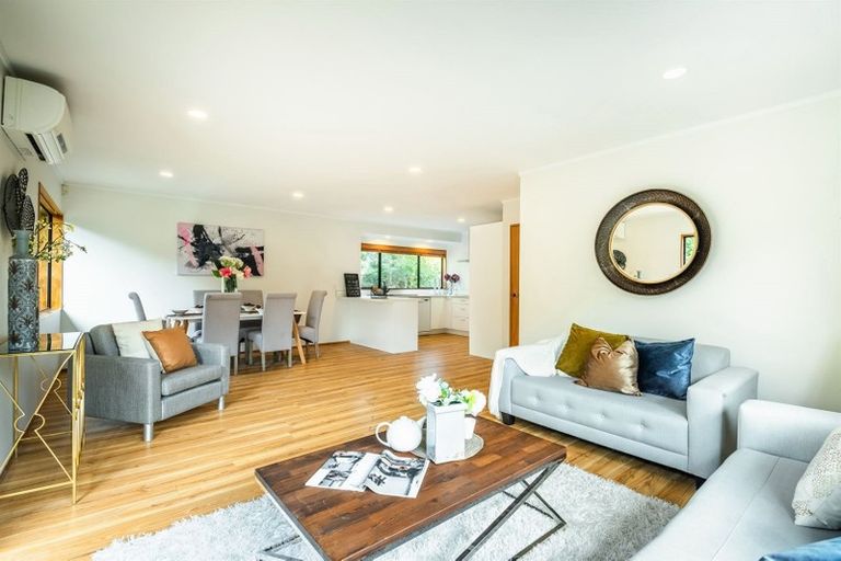 Photo of property in 1/29 Radiata Lane, Chatswood, Auckland, 0626