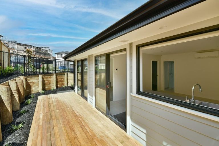 Photo of property in 31 Maraeariki Avenue, Orewa, 0931