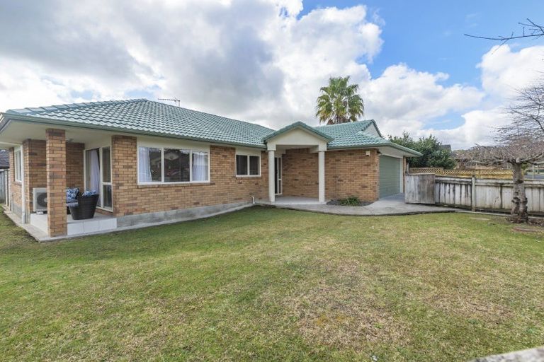 Photo of property in 14 Carisbrook Crescent, Papakura, 2110