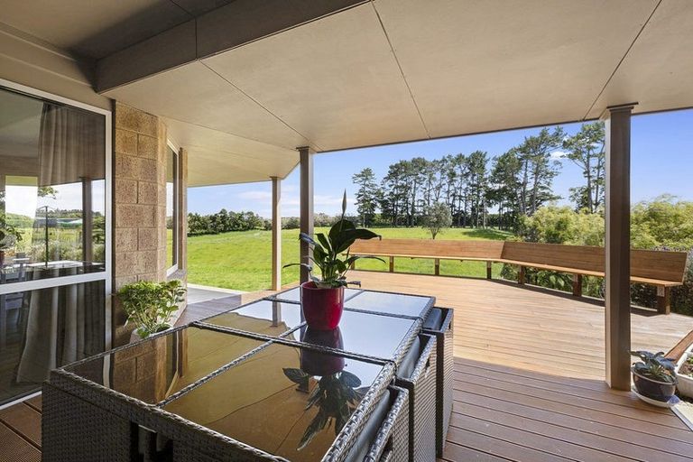 Photo of property in 32 Arthur Road, Paraite, New Plymouth, 4373