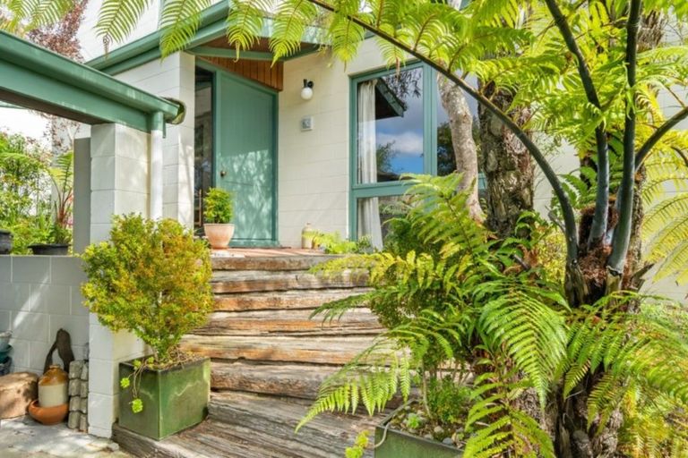 Photo of property in 16 Tapestry Grove, Silverstream, Upper Hutt, 5019