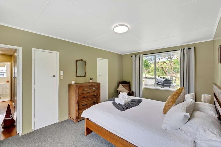 Photo of property in 3265 South Head Road, South Head, Helensville, 0874