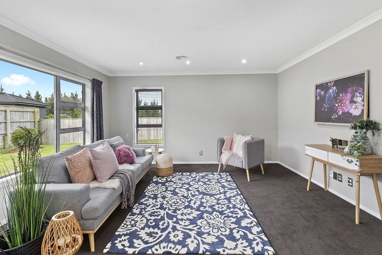 Photo of property in 94 Endeavour Drive, Whitby, Porirua, 5024