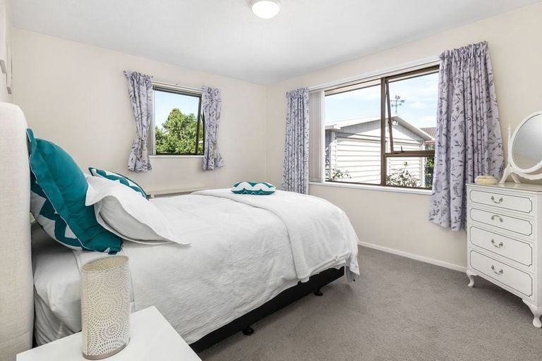 Photo of property in 3 Prudhoe Lane, Northcote, Christchurch, 8052