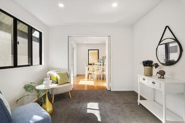 Photo of property in 1/78 Browns Bay Road, Rothesay Bay, Auckland, 0630