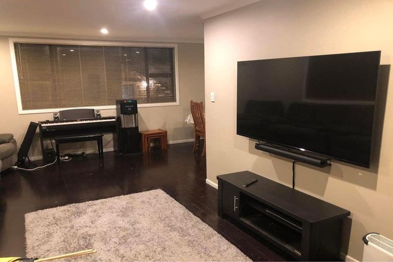 Photo of property in 10 Worcester Place, Cannons Creek, Porirua, 5024