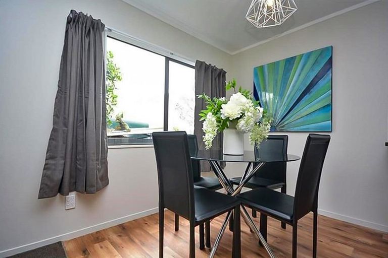 Photo of property in 2/26 Estuary Road, Weymouth, Auckland, 2103