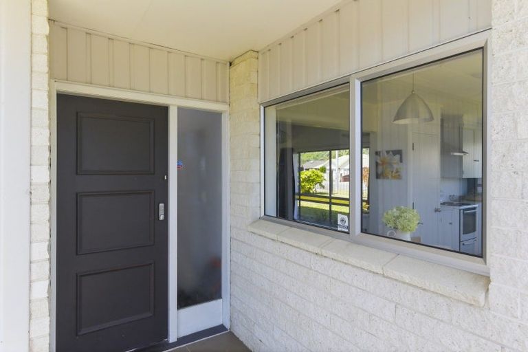 Photo of property in 2 Cypress Grove, Paraparaumu, 5032