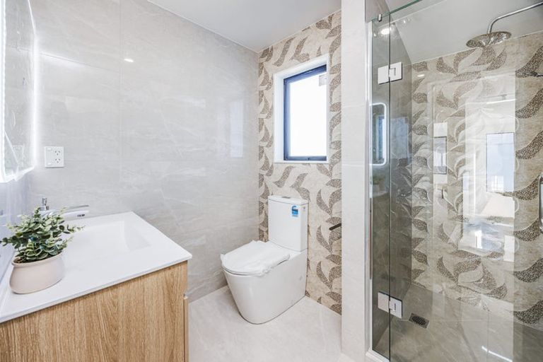 Photo of property in 38b Seymour Road, Sunnyvale, Auckland, 0612