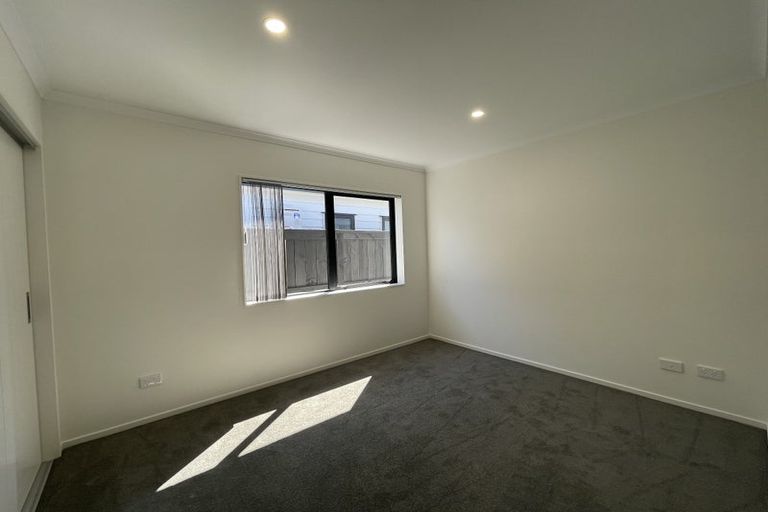 Photo of property in 1 Darren Crescent, Half Moon Bay, Auckland, 2012