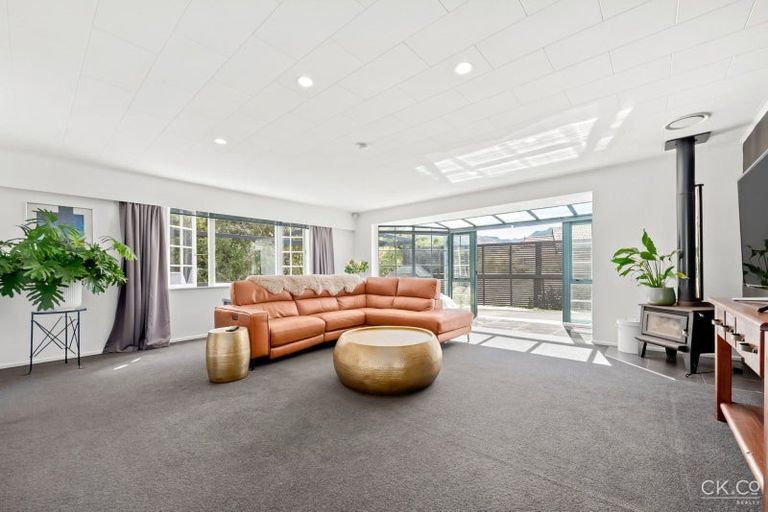 Photo of property in 10 Dowling Grove, Silverstream, Upper Hutt, 5019