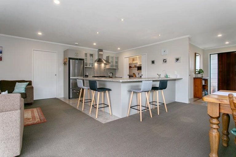 Photo of property in 19 Lilac Close, Cambridge, 3434