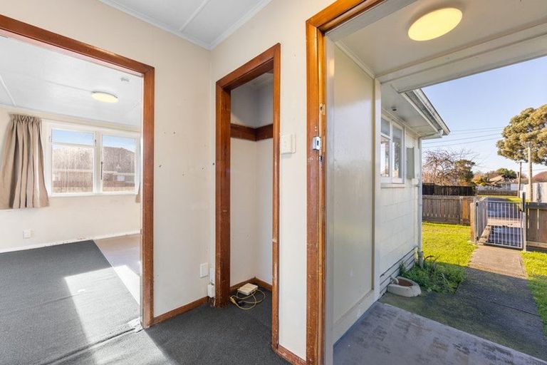 Photo of property in 23 Lambeth Crescent, Northcote, Christchurch, 8052