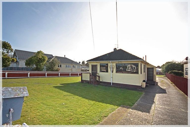 Photo of property in 17 Avenue Road, Foxton, 4814